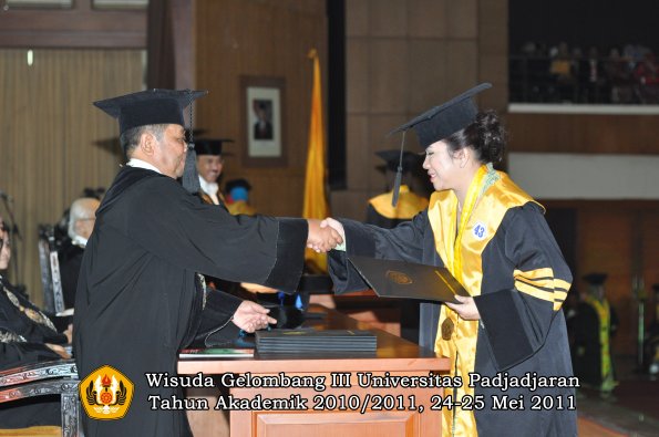 wisuda-pascasarjana-s3-s2-oleh-direktur-pasca-042