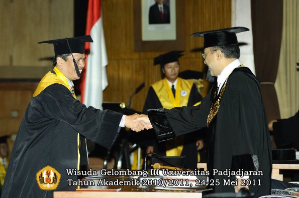 wisuda-pascasarjana-s3-s2-oleh-direktur-rektor-024