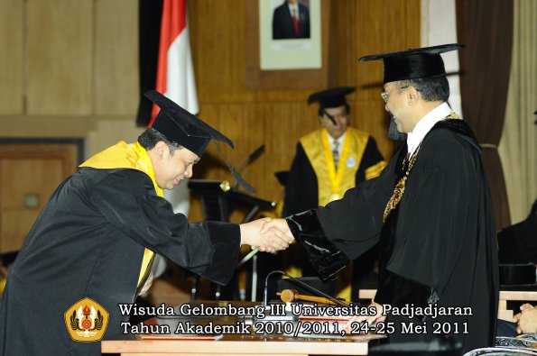 wisuda-pascasarjana-s3-s2-oleh-direktur-rektor-031