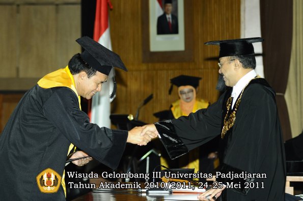 wisuda-pascasarjana-s3-s2-oleh-direktur-rektor-032