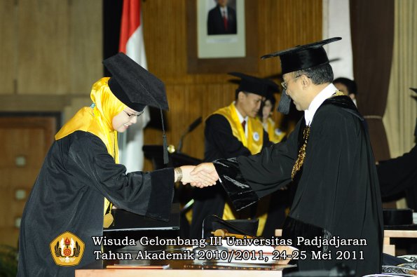 wisuda-pascasarjana-s3-s2-oleh-direktur-rektor-045