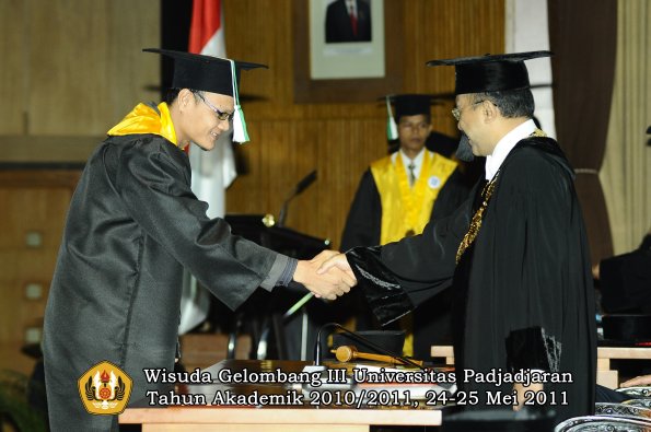 wisuda-pascasarjana-s3-s2-oleh-direktur-rektor-058