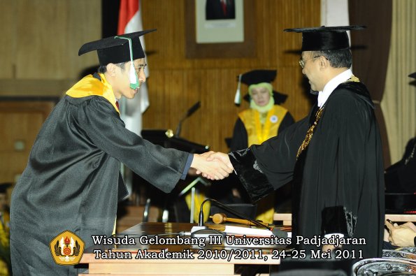 wisuda-pascasarjana-s3-s2-oleh-direktur-rektor-065