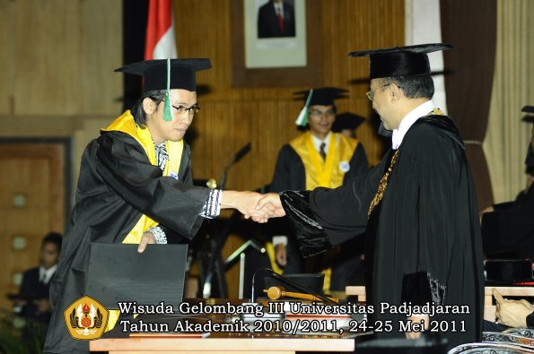 wisuda-pascasarjana-s3-s2-oleh-direktur-rektor-070