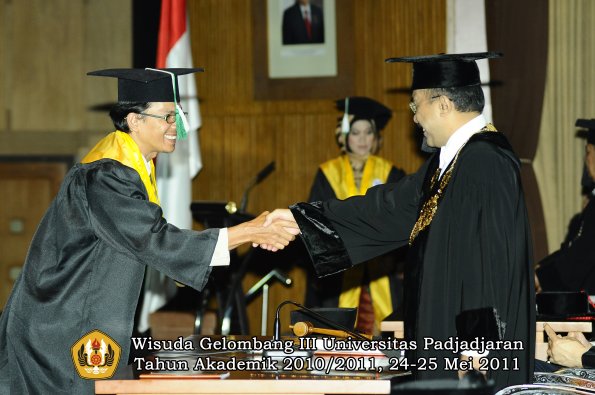 wisuda-pascasarjana-s3-s2-oleh-direktur-rektor-071