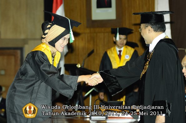 wisuda-pascasarjana-s3-s2-oleh-direktur-rektor-072