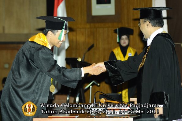 wisuda-pascasarjana-s3-s2-oleh-direktur-rektor-073