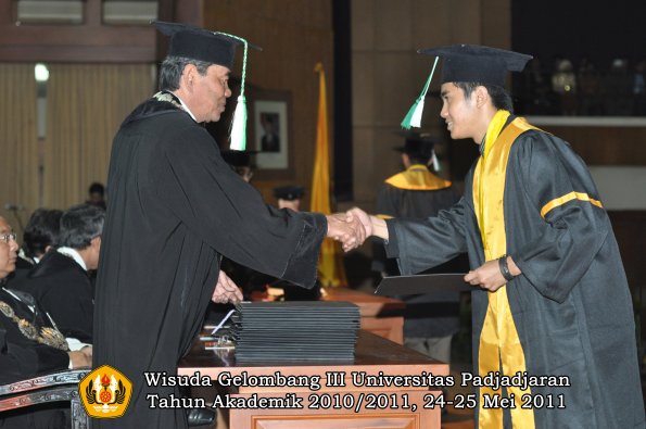 wisuda-faperta-oleh-dekan-023-copy