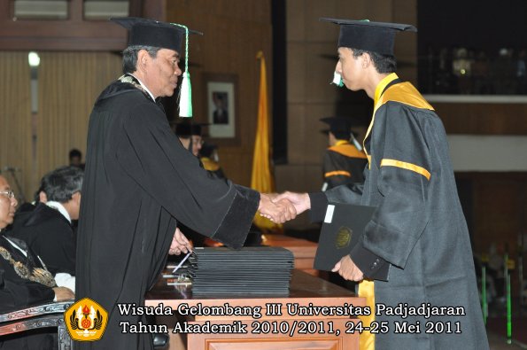 wisuda-faperta-oleh-dekan-024-copy