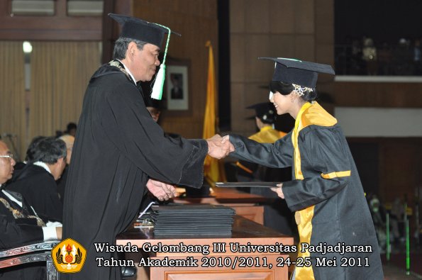 wisuda-faperta-oleh-dekan-031-copy