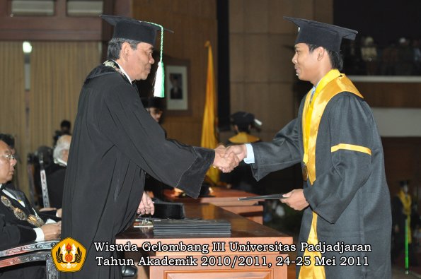 wisuda-faperta-oleh-dekan-044-copy