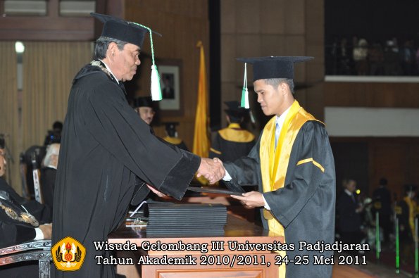 wisuda-faperta-oleh-dekan-072-copy