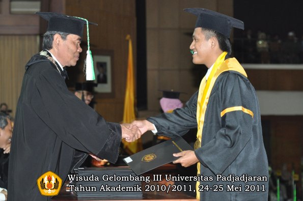 wisuda-faperta-oleh-dekan-101-copy