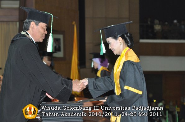 wisuda-faperta-oleh-dekan-103-copy