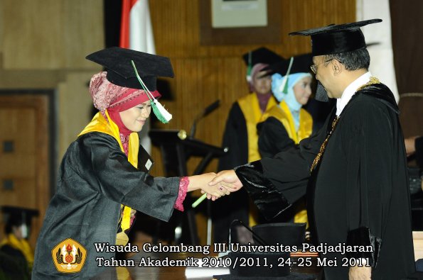 wisuda-faperta-oleh-rektor-100-copy