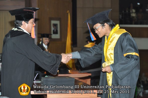 wisuda-ftg-oleh-dekan-016-copy