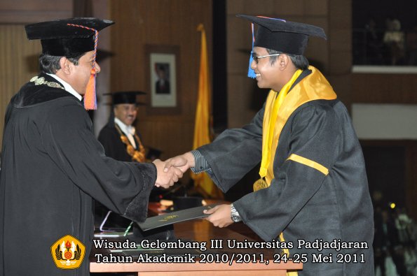 wisuda-ftg-oleh-dekan-019-copy