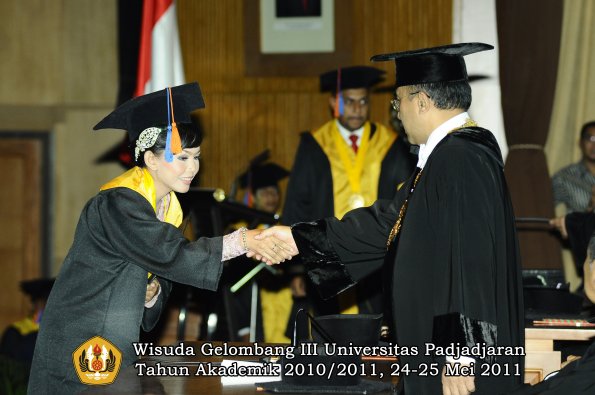 wisuda-ftg-oleh-rektor-003-copy