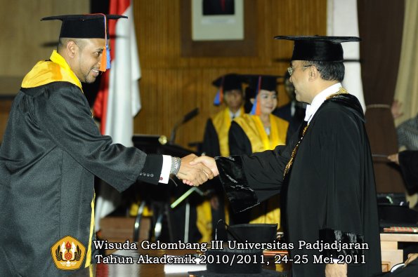 wisuda-ftg-oleh-rektor-004-copy