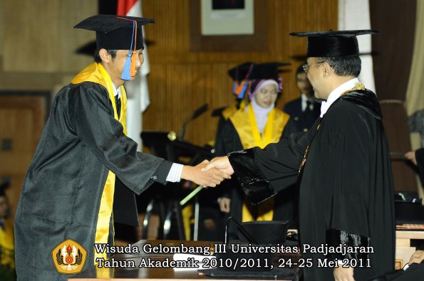 wisuda-ftg-oleh-rektor-006-copy