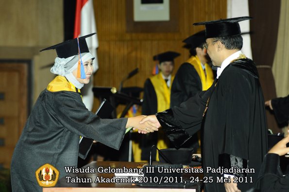 wisuda-ftg-oleh-rektor-016-copy