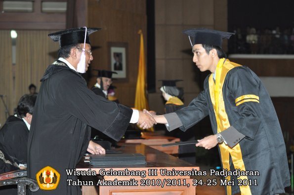 wisuda-fkg-oleh-dekan-009-copy