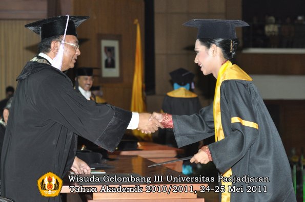 wisuda-fkg-oleh-dekan-016-copy