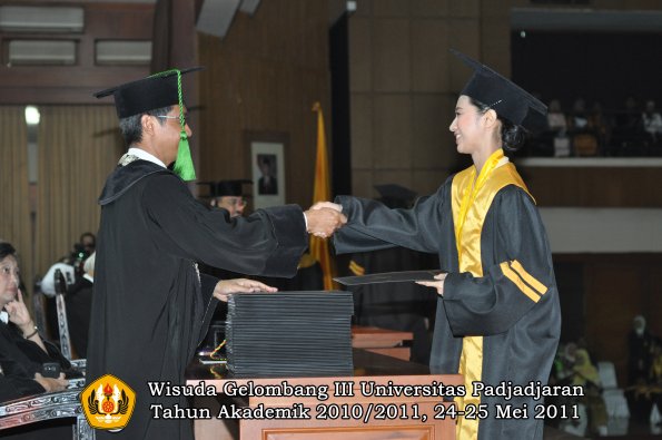 wisuda-fk-oleh-dekan-005-copy