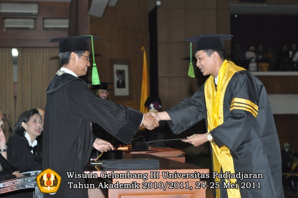 wisuda-fk-oleh-dekan-037-copy