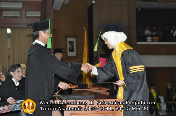 wisuda-fk-oleh-dekan-040-copy