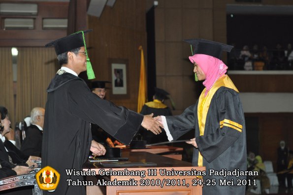 wisuda-fk-oleh-dekan-045-copy