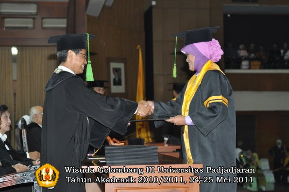 wisuda-fk-oleh-dekan-047-copy