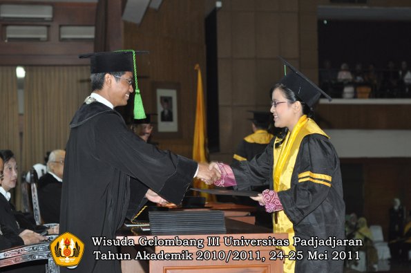 wisuda-fk-oleh-dekan-051-copy