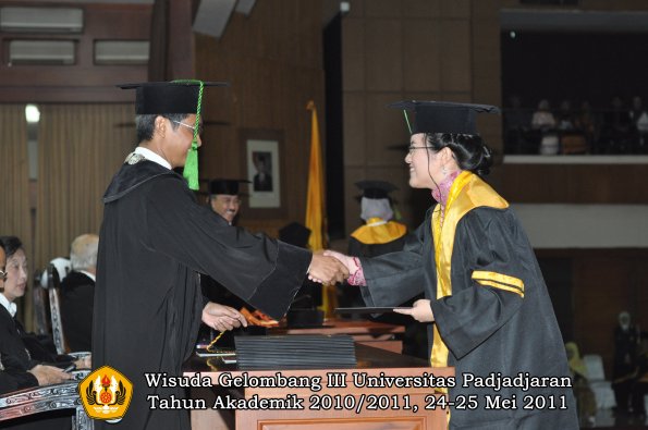 wisuda-fk-oleh-dekan-053-copy