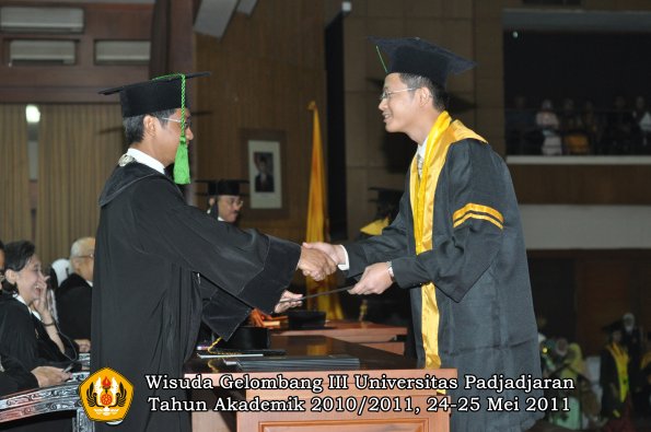 wisuda-fk-oleh-dekan-065-copy