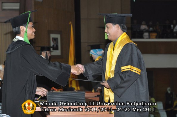 wisuda-fk-oleh-dekan-067-copy