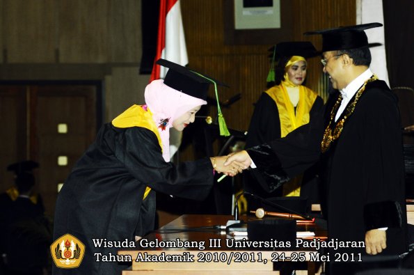 wisuda-fk-oleh-rektor-001-copy