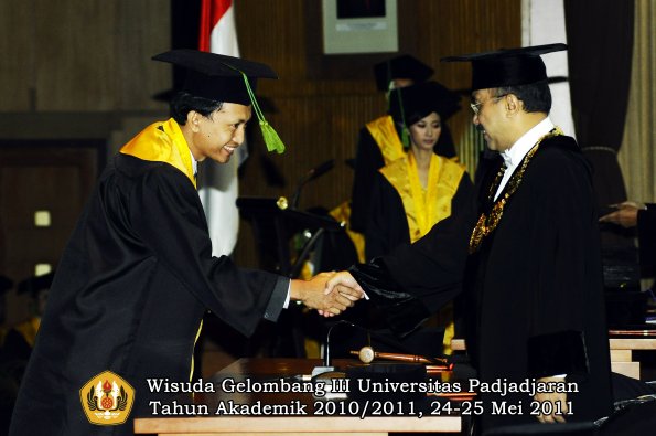 wisuda-fk-oleh-rektor-005-copy