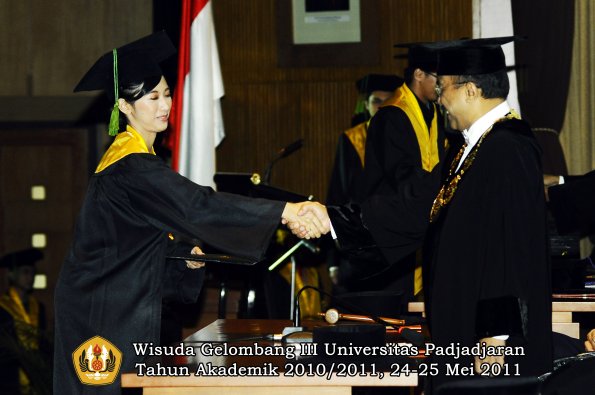 wisuda-fk-oleh-rektor-006-copy