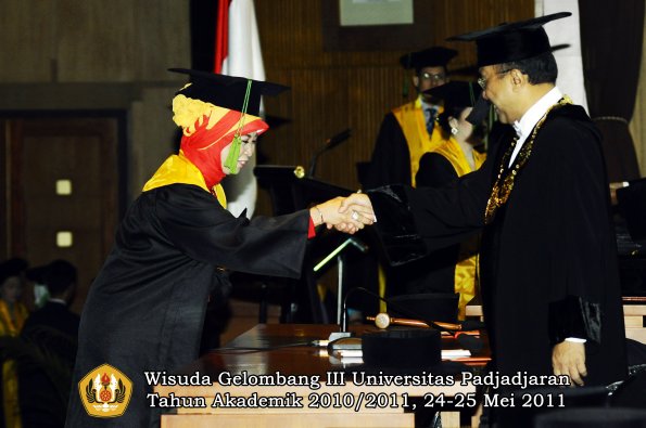 wisuda-fk-oleh-rektor-010-copy