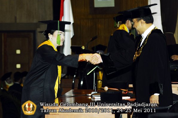 wisuda-fk-oleh-rektor-011-copy