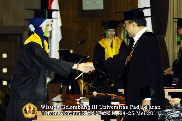 wisuda-fk-oleh-rektor-036-copy