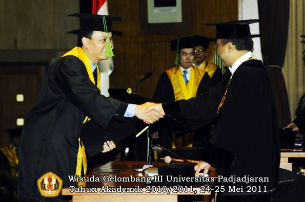 wisuda-fk-oleh-rektor-048-copy