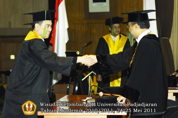 wisuda-fk-oleh-rektor-049-copy