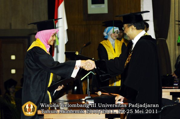 wisuda-fk-oleh-rektor-051-copy