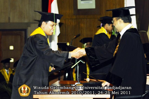 wisuda-fk-oleh-rektor-053-copy