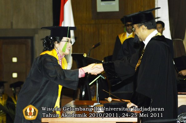 wisuda-fk-oleh-rektor-061-copy