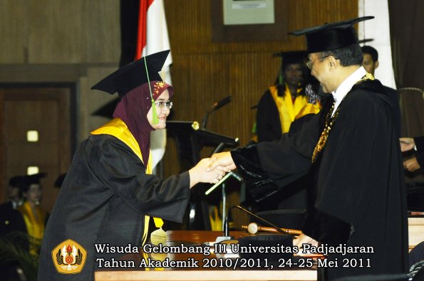 wisuda-fk-oleh-rektor-065-copy