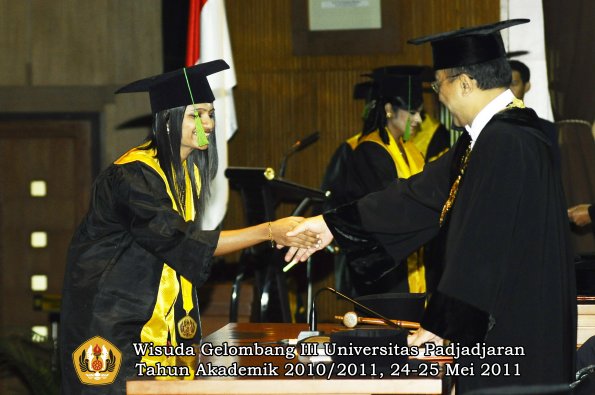 wisuda-fk-oleh-rektor-070-copy