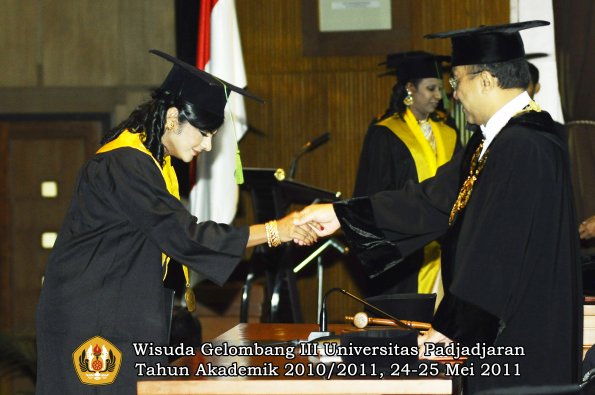 wisuda-fk-oleh-rektor-071-copy